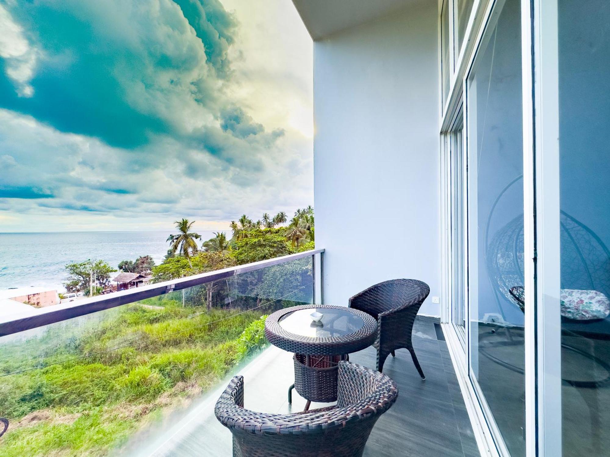 Mazarine Surf Suites Hiriketiya Dickwella Exterior photo